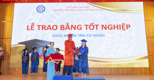 Lễ trao bằng Tốt nghiệp của sinh viên khoa QTKD tháng 5 năm 2022